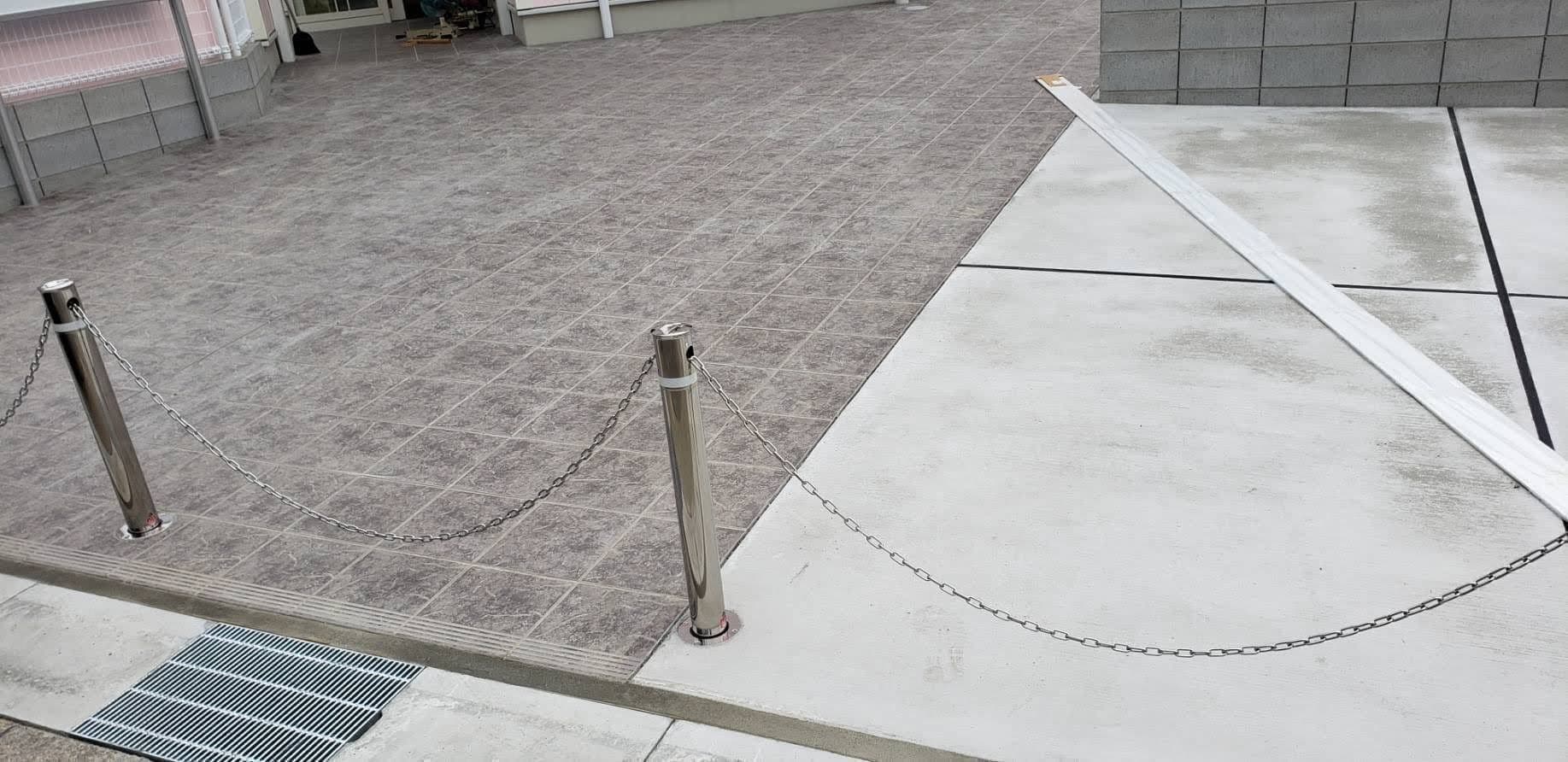 駐車場ポール設置 | 四日市市のエクステリア工事ならイズ美