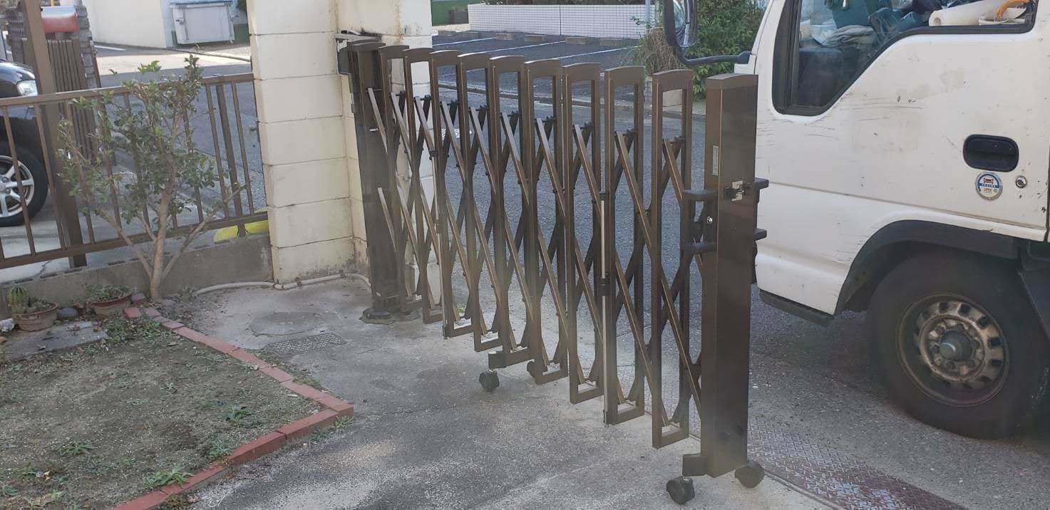 カーテンゲート取替工事 | 四日市市のエクステリア工事ならイズ美