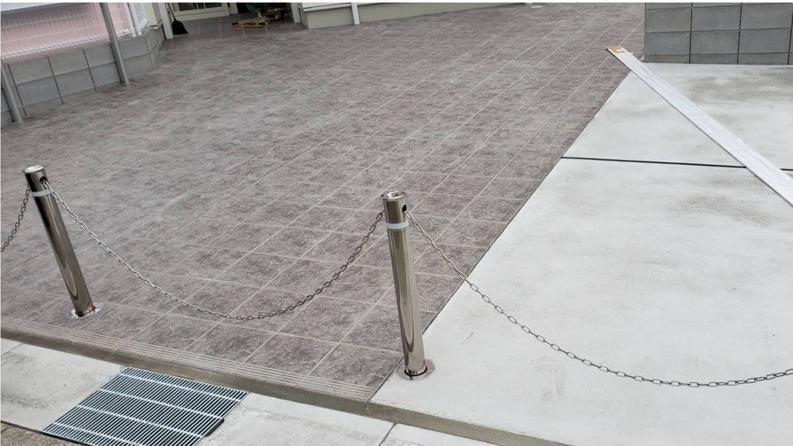 駐車場ポール設置 四日市市 | 四日市市でエクステリア工事ならイズ美