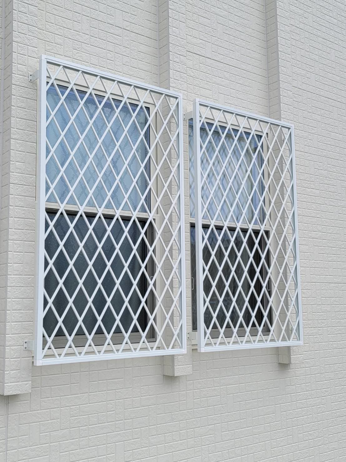 面格子設置 | 四日市市のエクステリア工事ならイズ美