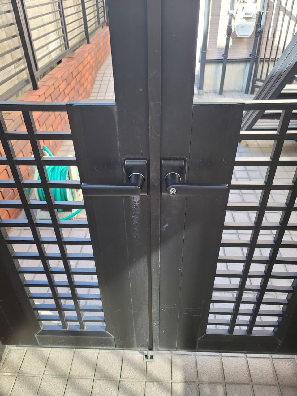 門扉把手取替え | 四日市市のエクステリア工事ならイズ美