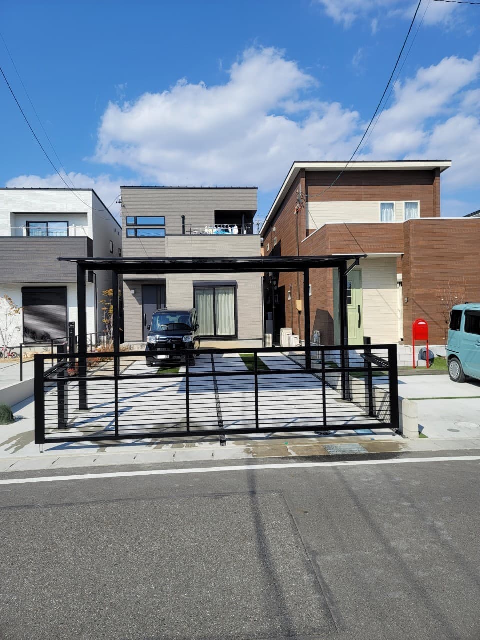 跳ね上げゲート・カーポート設置 | 四日市市のエクステリア工事ならイズ美